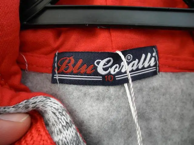 Foto dell’avviso ufficiale: Blu Coralli Felpa per bambini — rischio: Strangolamento (A12/0146/14)