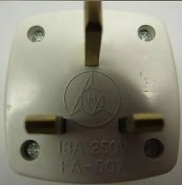 Foto do aviso oficial: H - MWK Adaptador de plugue de viagem — risco: Queimaduras & Choque elétrico