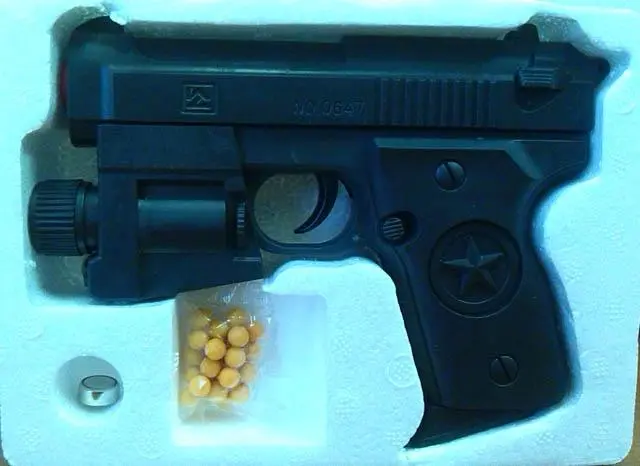 Foto aus der offiziellen Meldung: International Toys Pistola Laser - Eagle Spielzeugpistole mit Laser — Risiko: Sehschaden
