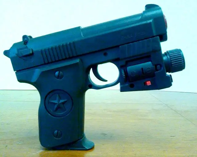 Foto aus der offiziellen Meldung: International Toys Pistola Laser - Eagle Spielzeugpistole mit Laser — Risiko: Sehschaden