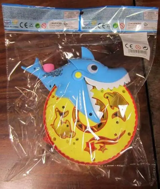 Foto aus der offiziellen Meldung: Canago Whale Funny Push-along Spielzeug — Risiko: Ersticken