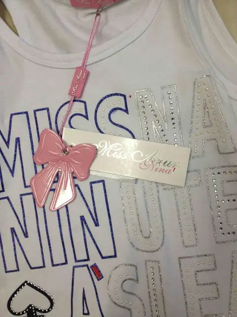 Foto uit de officiële melding: Miss Azur Nina Meisjes kleding set — risico: Verwonding
