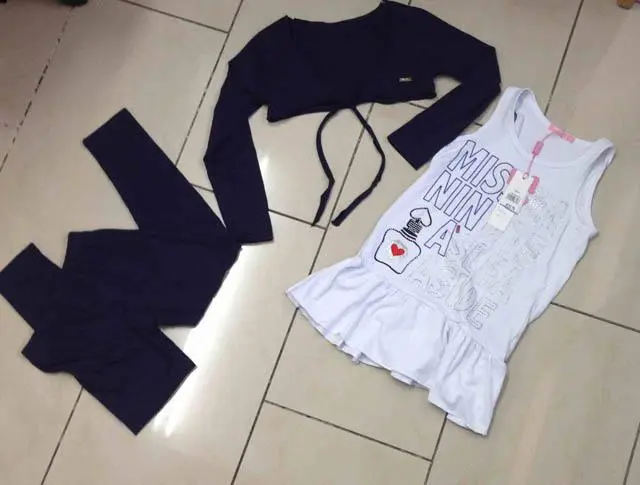 Foto uit de officiële melding: Miss Azur Nina Meisjes kleding set — risico: Verwonding