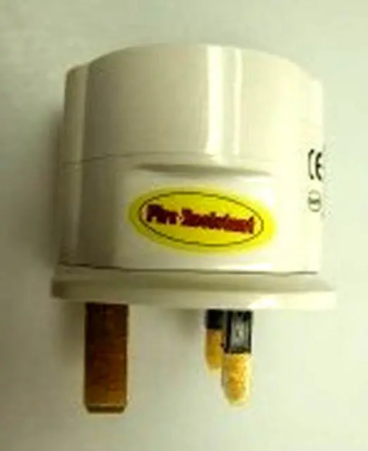 Foto aus der offiziellen Meldung: Oshtraco Reisestecker Adapter — Risiko: Elektrischer Schlag