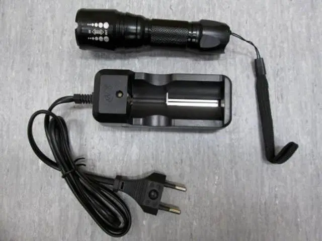Foto dell’avviso ufficiale: LED Storm Taskulamppu 3V Cree Q3 LED Ladattava Torcia — rischio: Scossa elettrica