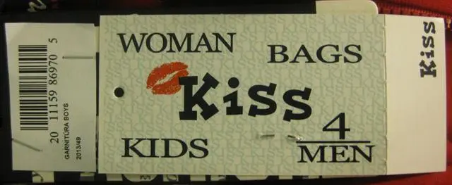 Foto uit de officiële melding: Urchin Kiss Kinderkleding set — risico: Verwonding & Verwurging