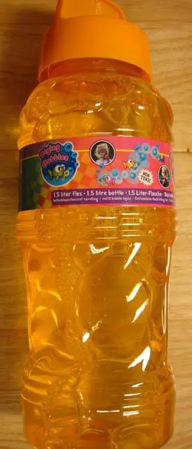 Photo from the official notice: Toi Toys Flying Bubbles soap bubbles — microbiological risk
