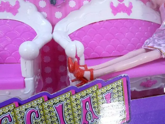 Photo de l’avis officiel: Xing Kun Toys Special girl Poupée en plastique avec accessoires — risque: Risque chimique