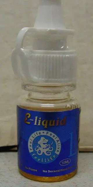 Photo from the official notice: Feellife Feel alive E-liquid extract from pure essential oil liquid for e-cigarettes — chemical risk
