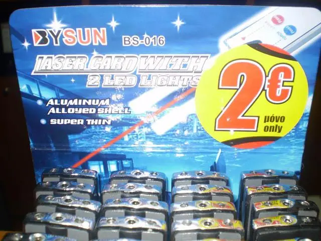 Foto aus der offiziellen Meldung: BYSUN Laser Card with 2 LED Lights Laserpointer — Risiko: Sehschaden