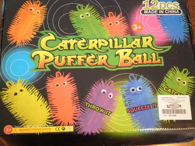 Foto do aviso oficial: Brasil Flag Caterpillar Puffer Ball Brinquedos de plástico com picos macios — risco: Engasgamento