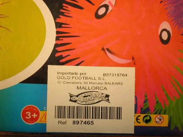 Foto do aviso oficial: Brasil Flag Caterpillar Puffer Ball Brinquedos de plástico com picos macios — risco: Engasgamento