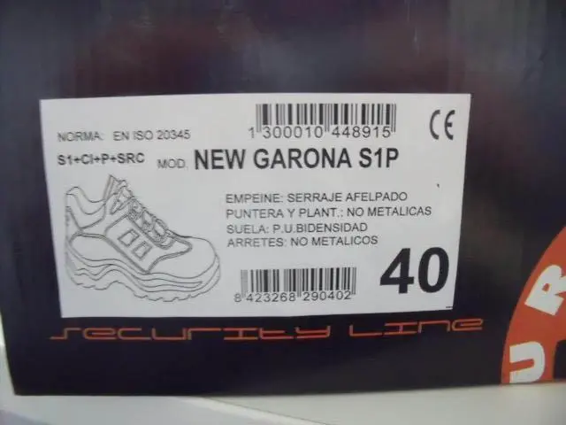 Foto uit de officiële melding: Security Line 1/ New Arno; 2/ New Garona Veiligheidsschoenen — risico: Chemische risico's