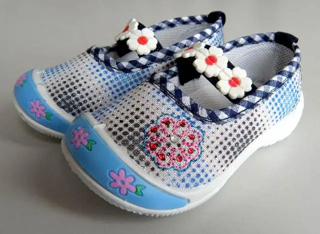 Foto aus der offiziellen Meldung: TORNA Mädchenschuhe — Risiko: Ersticken