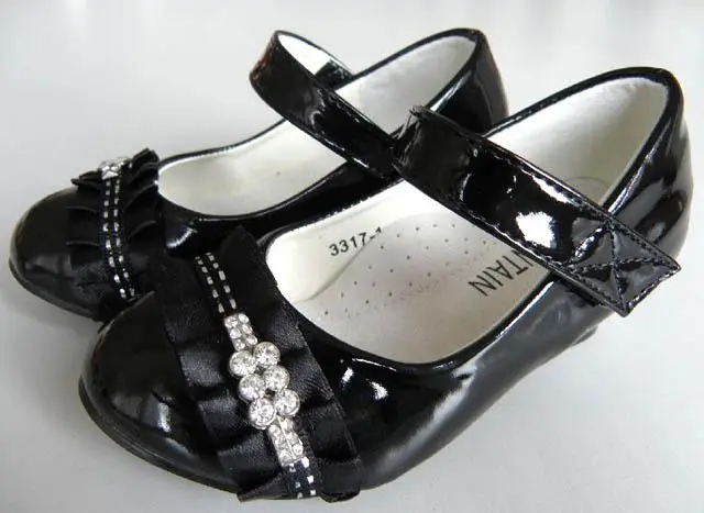 Photo de l’avis officiel: Mountain Chaussures pour filles — risque: Étouffement (A12/0670/14)