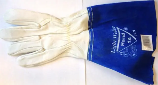 Foto aus der offiziellen Meldung: Hand 1A 1) Mekano 2) Soft Welder  3) Light Welder Arbeitshandschuhe — Risiko: Chemikalie