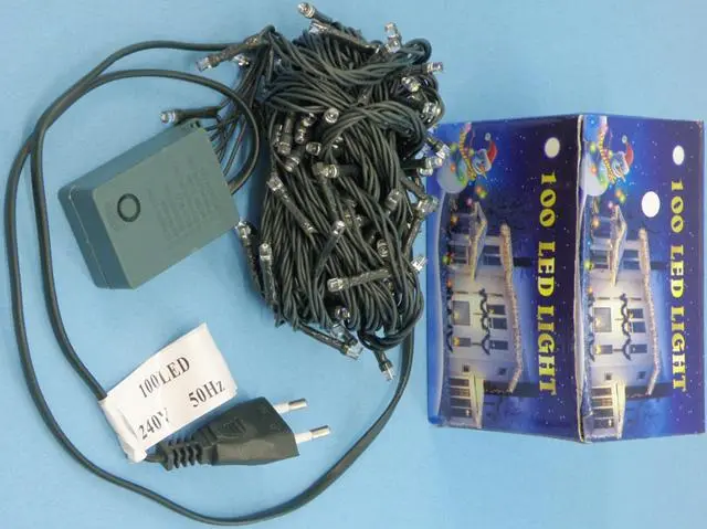 Foto do aviso oficial: 100 LED Light Corrente de iluminação — risco: Choque elétrico & Incêndio (A12/0718/14)