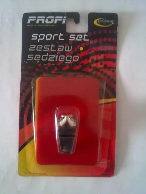 Foto aus der offiziellen Meldung: Profi sport collection Sport Set (Zestaw Sedziego) Pfeifen — Risiko: Ersticken
