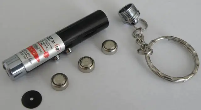 Foto aus der offiziellen Meldung: 2in1 Laser &amp; LED Light Laserpointer — Risiko: Sehschaden (A12/0768/14)