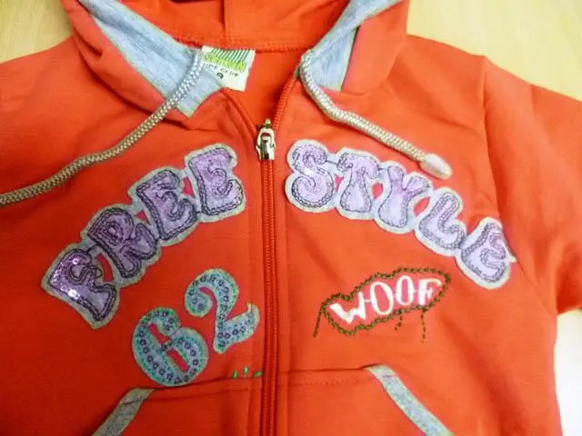 Foto uit de officiële melding: SERKAN Kids club Kinderkleding set — risico: Verwonding & Verwurging