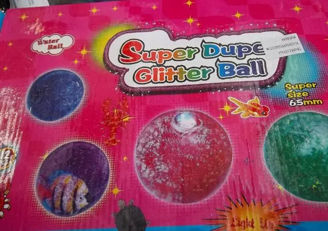 Photo de l’avis officiel: Super Duper Glitter Ball Boules en plastique — risque: Risque microbiologique