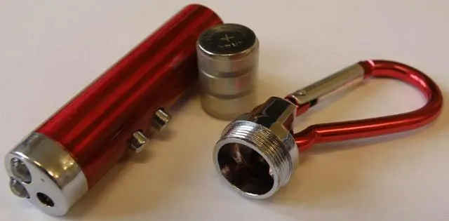 Foto aus der offiziellen Meldung: 2in1 LASER &amp; LED LIGHT Laserpointer — Risiko: Sehschaden (A12/0783/14)