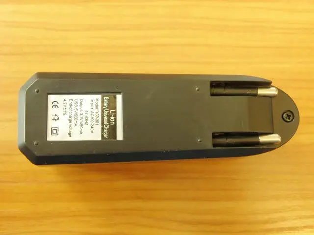 Photo de l’avis officiel: Li-ion Battery Universal Charger Chargeur de batterie — risque: Choc électrique