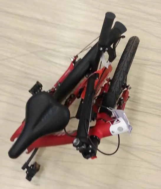 Photo from the official notice: B' Twin TILT 5, 7, 9 and E-TILT 5 folding bicycle — injuries risk