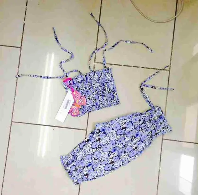 Foto do aviso oficial: Quenny Conjunto de roupas para meninas — risco: Ferimentos & Estrangulamento