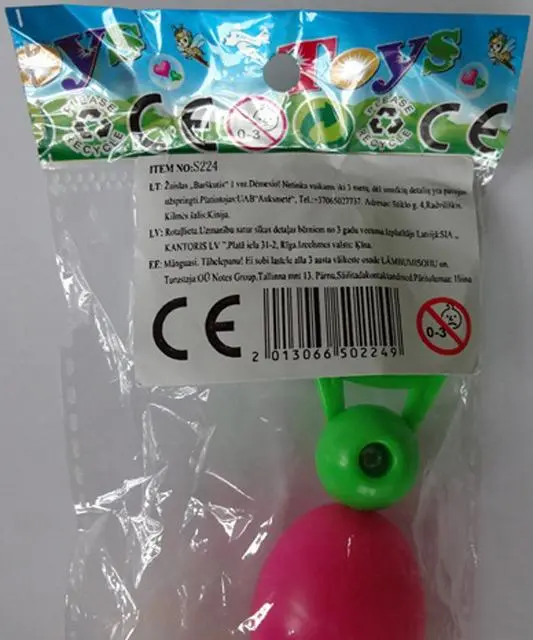 Foto aus der offiziellen Meldung: Toys Kunststoff Rassel — Risiko: Ersticken