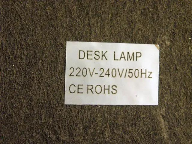 Foto do aviso oficial: Professional Table Lamp Lâmpada de mesa fluorescente — risco: Choque elétrico