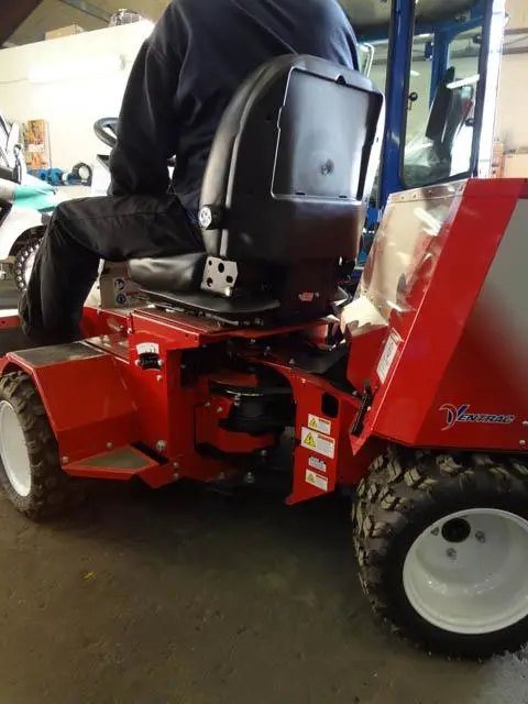 Foto do aviso oficial: Ventrac Ventrac 3200 Trator compacto — risco: Ferimentos