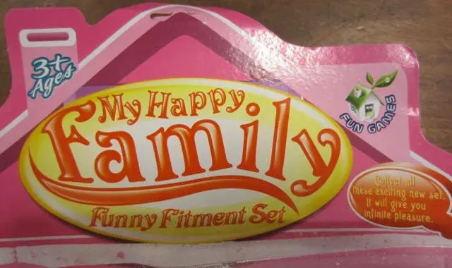 Foto do aviso oficial: Fun Games My Happy Family Boneca de plástico com acessórios — risco: Químico