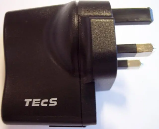 Foto do aviso oficial: TEcS AC/DC Adapter Adaptador — risco: Choque elétrico