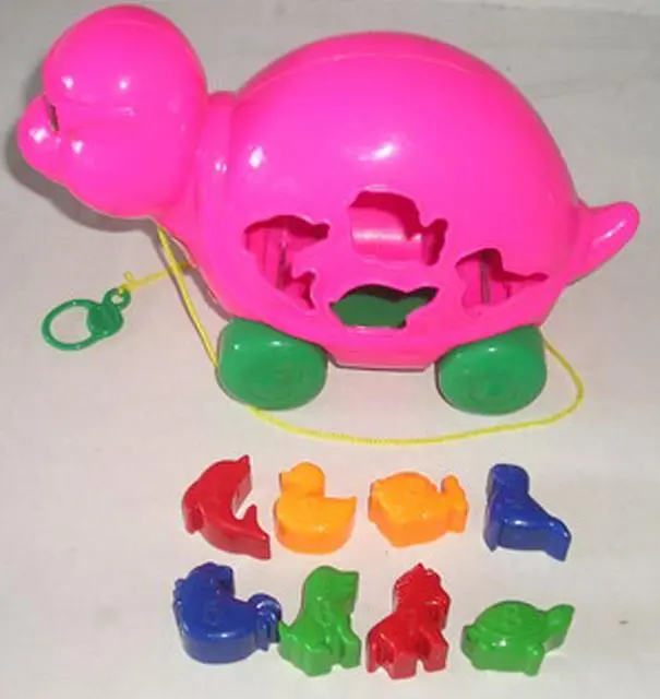 Photo from the official notice: Nowa plastic turtle on wheels — choking risk