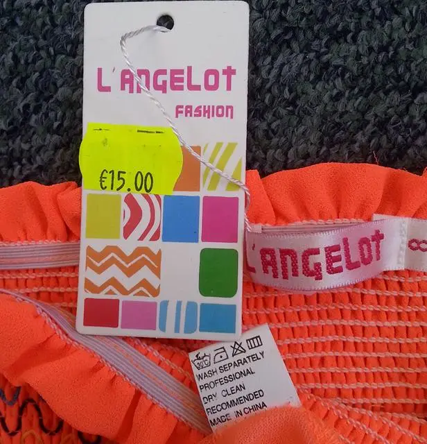 Foto dell’avviso ufficiale: L' ANGELOT FASHION Abito da ragazza — rischio: Strangolamento