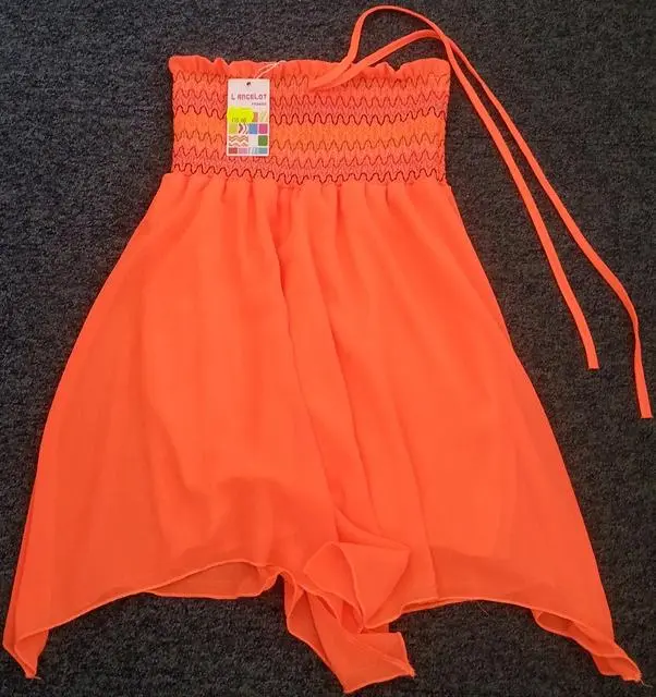 Foto dell’avviso ufficiale: L' ANGELOT FASHION Abito da ragazza — rischio: Strangolamento