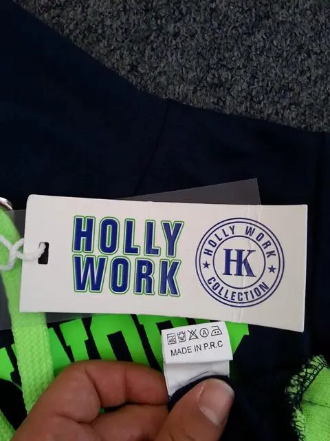 Foto uit de officiële melding: Holly Work Collection Kinderkleding set — risico: Verwurging