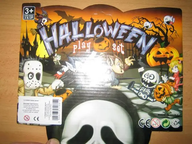 Photo from the official notice: Halloween Play Set fancy-dress costume — burns risk