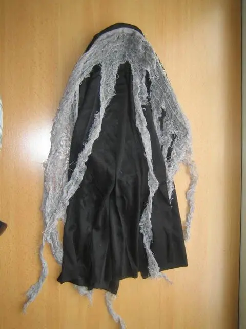 Zdjęcie z oficjalnego zgłoszenia: Csuklyás gumi álarc ('Hooded rubber mask') Fantazyjna maska ubrana — ryzyko: Oparzenie