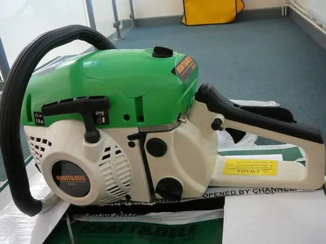 Photo de l’avis officiel: Kraft &amp; Dele Professional Chainsaw - Gas Chain Saw Tronçonneuse — risque: Coupures & Blessures