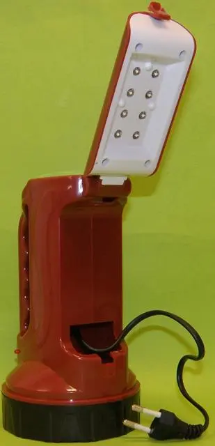 Foto dell’avviso ufficiale: Steck Tölthető 16 LED Reflektor kihajtható olvasólámpával (Led rechargeable Reflector) Torcia ricaricabile con — rischio: Scossa elettrica & Incendio