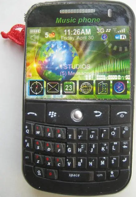 Foto do aviso oficial: Back Berry 9000 Brinquedo telemóvel — risco: Lesões auditivas