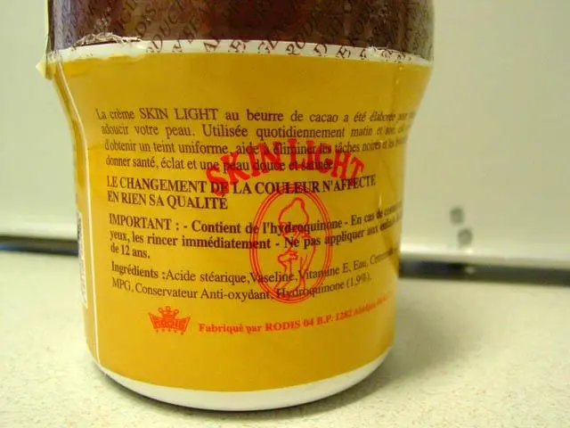 Foto aus der offiziellen Meldung: Skin Light Skin Light, crème cocoa butter Hautaufhellungsprodukt — Risiko: Chemikalie