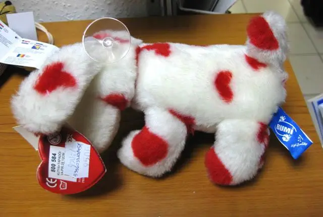 Photo from the official notice: Bumi 1. MACI+TAPADÓ/CSÍKOS RUHA (Bear adhesive /striped dress); 2. KUTYA+TAPADÓ (dog adhesive) soft toys — chemical risk