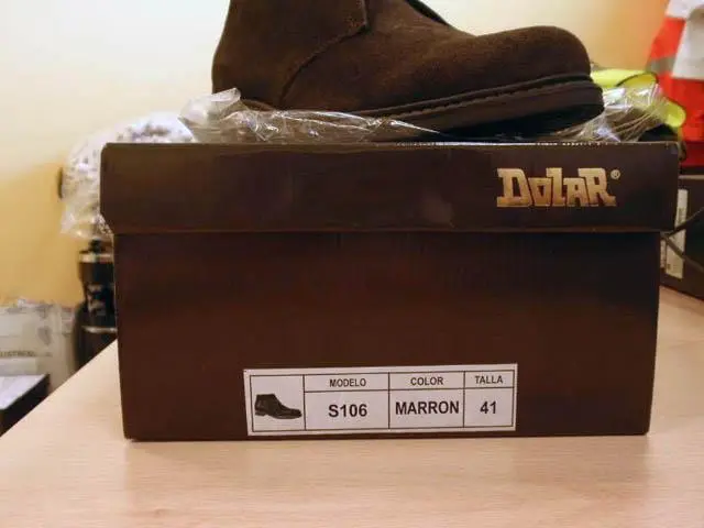 Photo de l’avis officiel: Dolar Chaussures pour hommes — risque: Risque chimique (A12/1502/14)