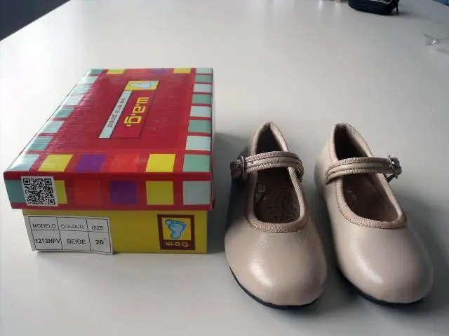 Photo de l’avis officiel: W.A.G. Chaussures pour filles — risque: Risque chimique