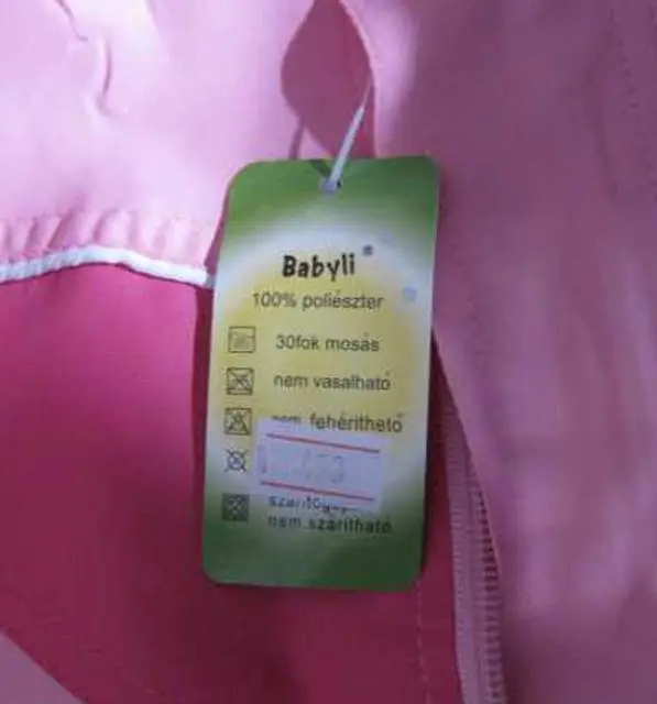 Foto aus der offiziellen Meldung: Babyli Kinderjacken — Risiko: Strangulierung
