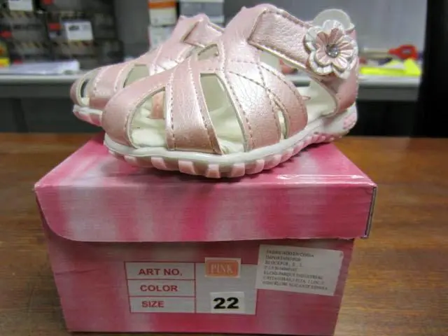 Photo de l’avis officiel: Coral Sandales pour filles — risque: Étouffement