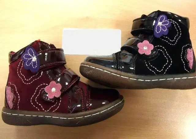Photo de l’avis officiel: Deb &amp; Dan Chaussures pour bébés — risque: Étouffement